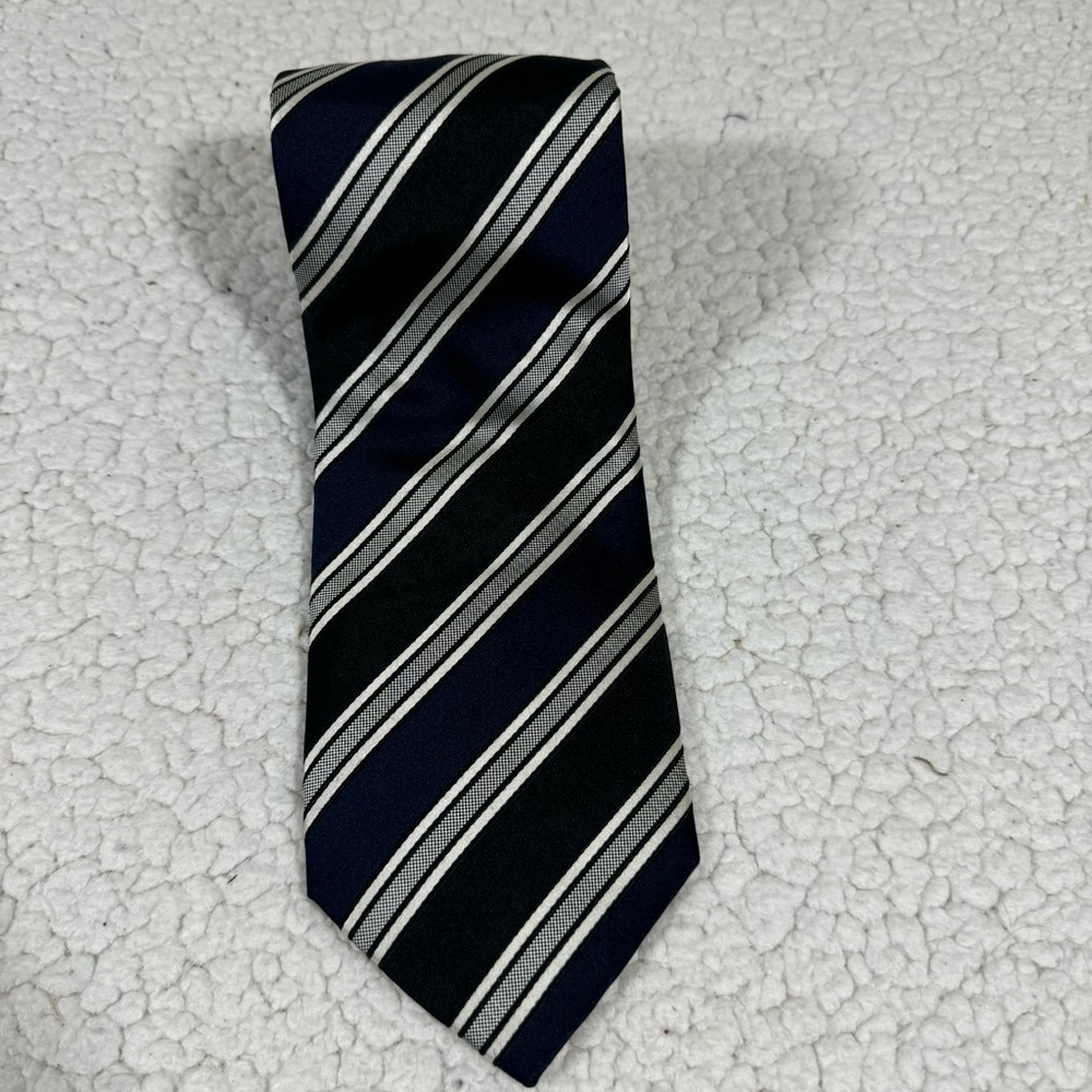 Donald J. Trump Signature Collection Men's Striped Print Silk Neck Tie